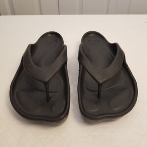 CROCS Boulder Colorado Thong Sandals Womens Size 9 Slip On Black Flip Flop Shoes